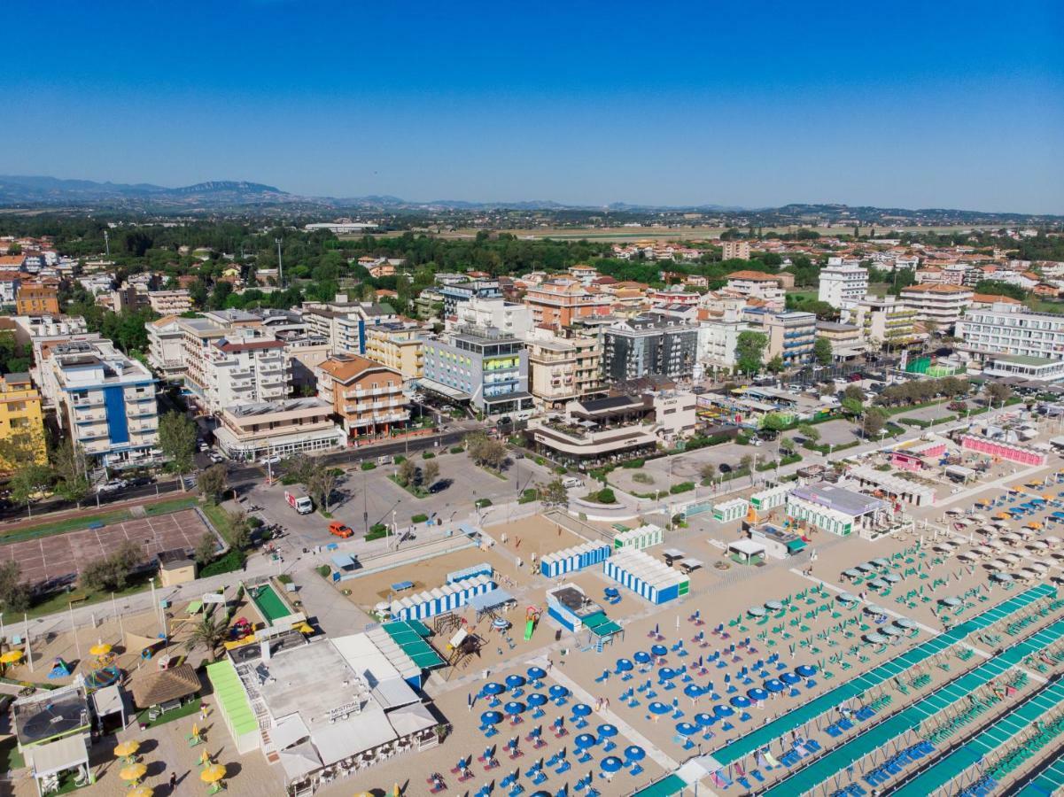 Hotel Adelphi Riccione Exterior photo